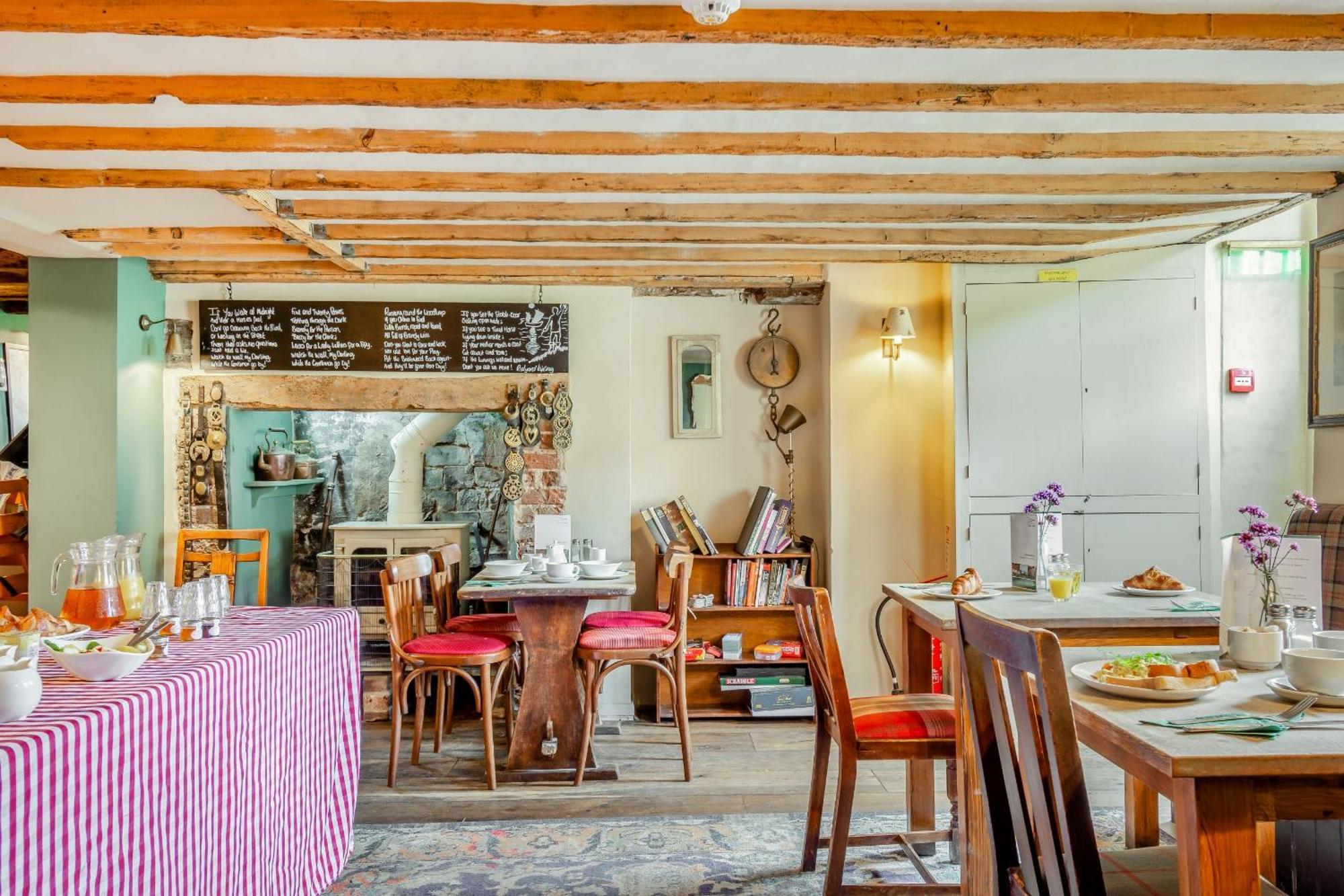Tiger Inn - Elizabeth Eastdean Extérieur photo